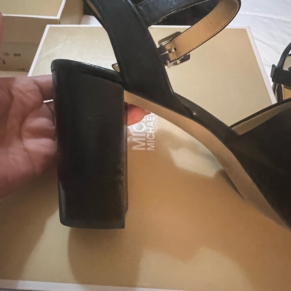 Platform Shoed - Picture 2 of 3